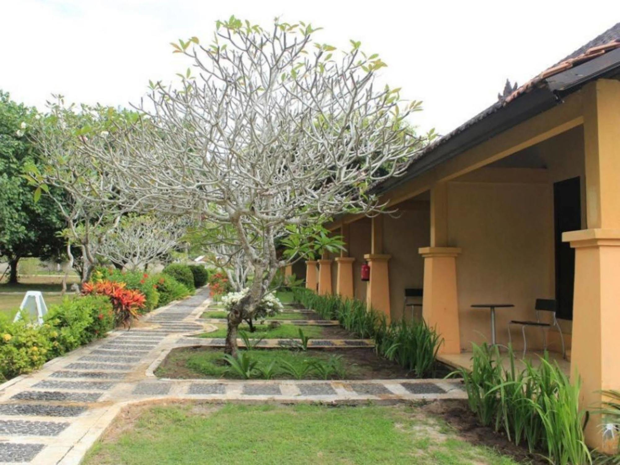 Tastura Beach Hotel Kuta  Exterior photo