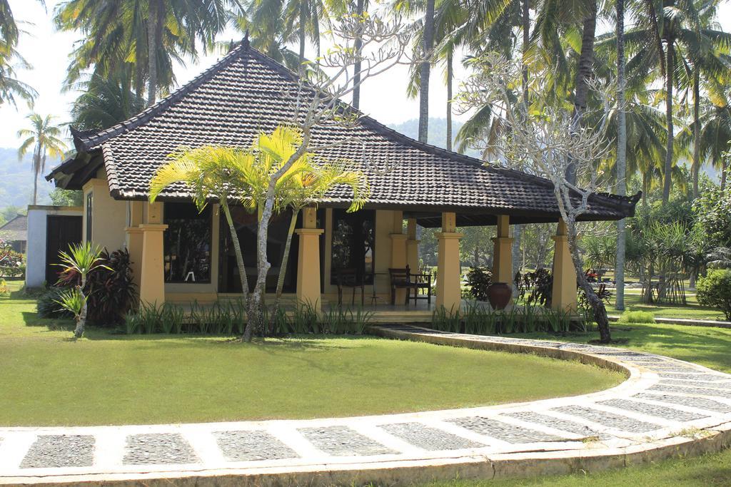 Tastura Beach Hotel Kuta  Exterior photo