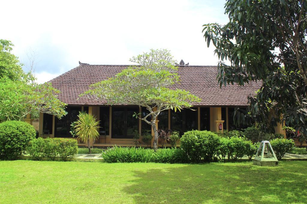 Tastura Beach Hotel Kuta  Exterior photo